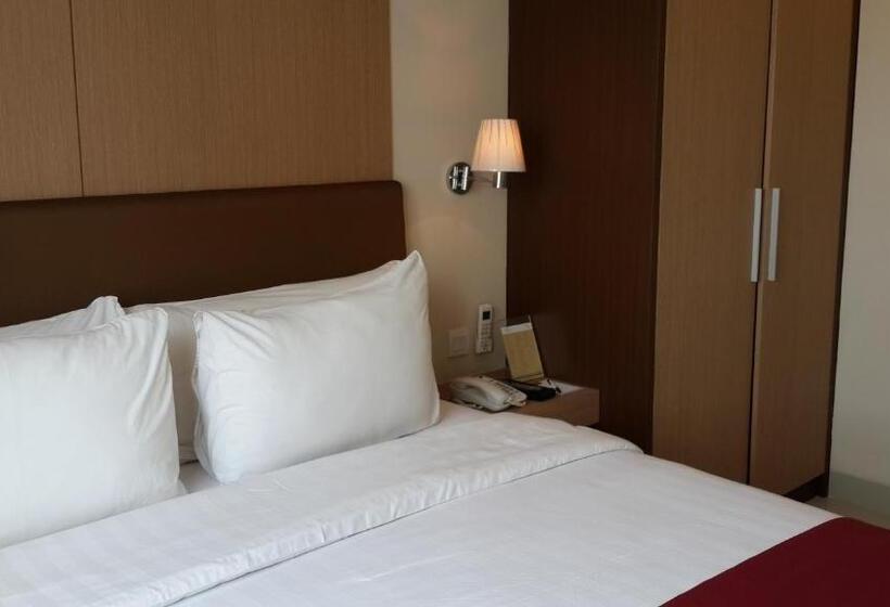 آپارتمان 2 خوابه با بالکن, Atria Residences Gading Serpong