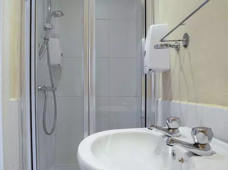 Deluxe Neljän Hengen Huone, Flexistay Ambers Gatwick Apart