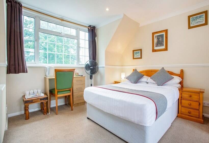 Deluxe Neljän Hengen Huone, Flexistay Ambers Gatwick Apart