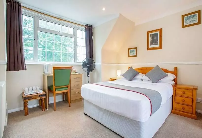 Deluxe Neljän Hengen Huone, Flexistay Ambers Gatwick Apart