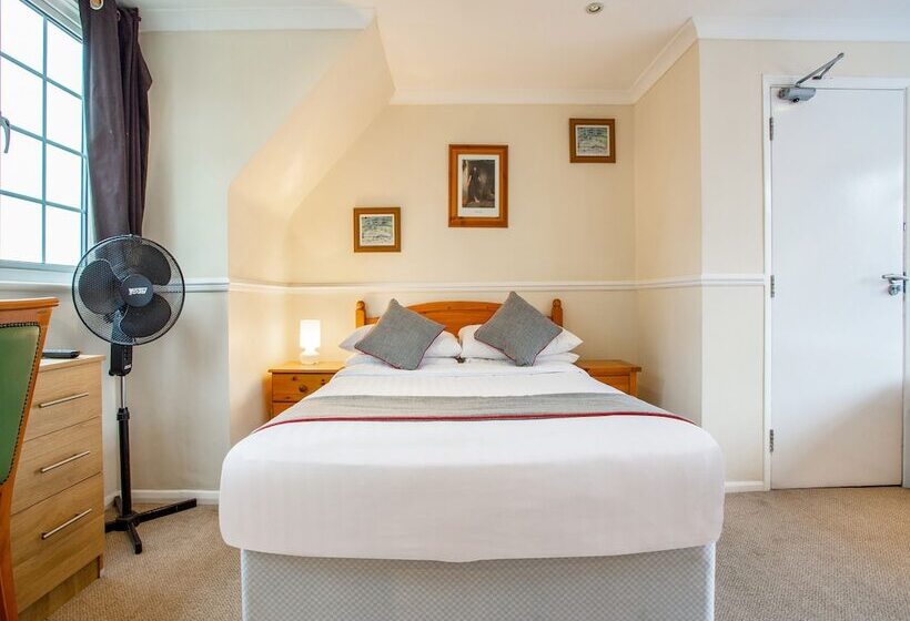 Deluxe Neljän Hengen Huone, Flexistay Ambers Gatwick Apart