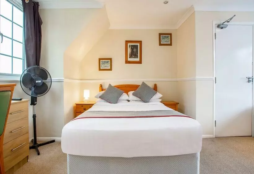 Deluxe Neljän Hengen Huone, Flexistay Ambers Gatwick Apart