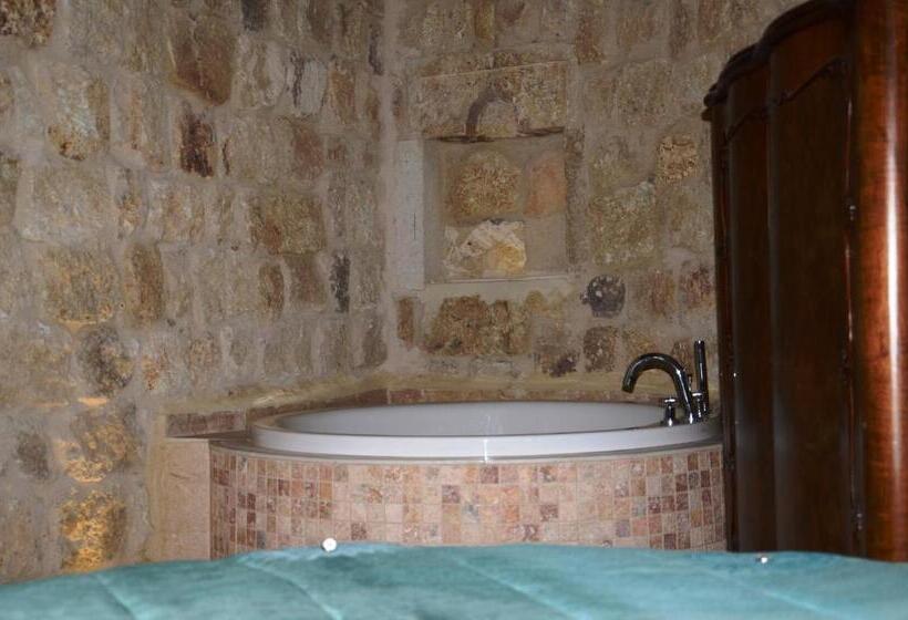 سوئیت رویال, Golden Cave Suites