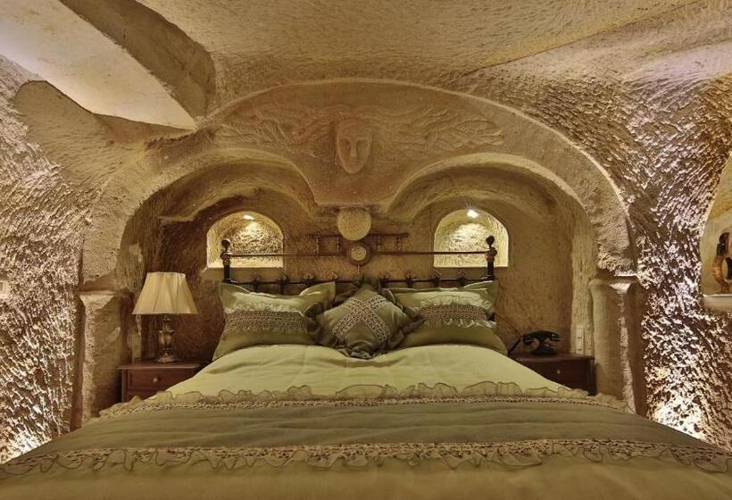 سوییت سوپریور, Golden Cave Suites