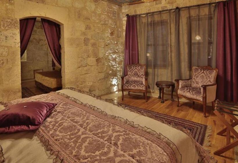 سوییت سوپریور, Golden Cave Suites