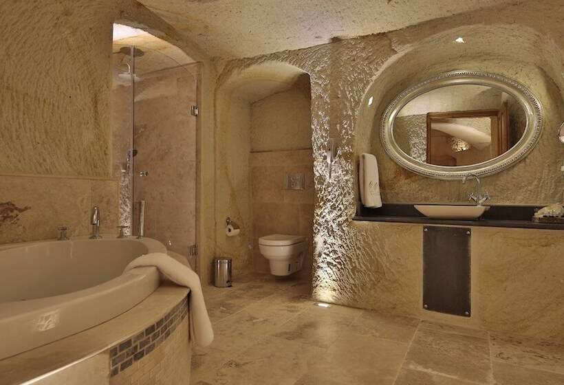 Camera Deluxe, Golden Cave Suites