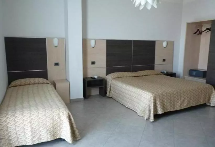 اتاق استاندارد سه نفره, Lux