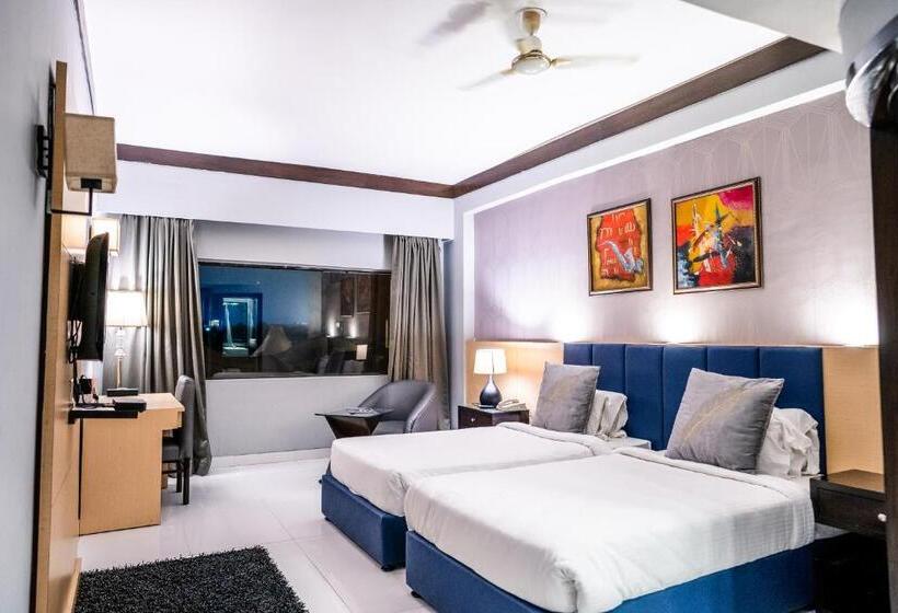 غرفة قياسية, Pal Heights