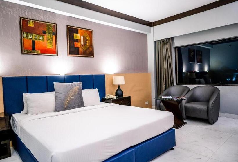 غرفة قياسية, Pal Heights