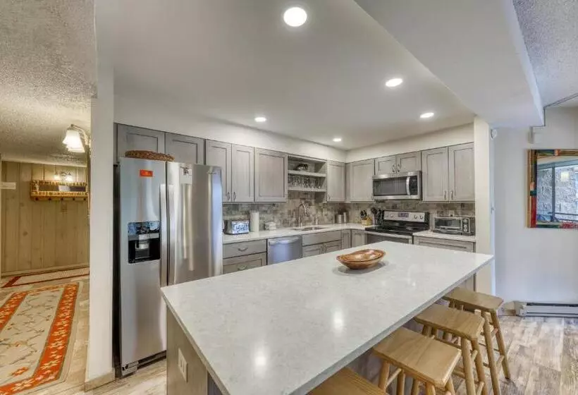 ２ベッドルームアパートメント, Powderhorn Condo