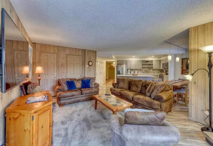 ２ベッドルームアパートメント, Powderhorn Condo