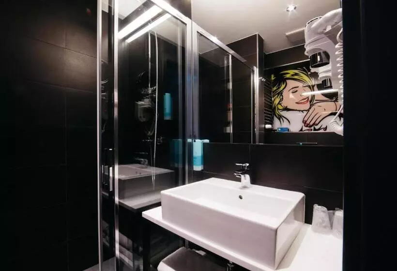 اتاق استاندارد, Q Hotel Kraków
