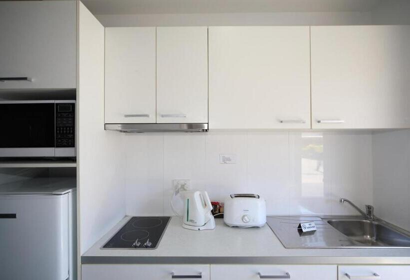 اتاق لوکس, Route 66 Motor Inn