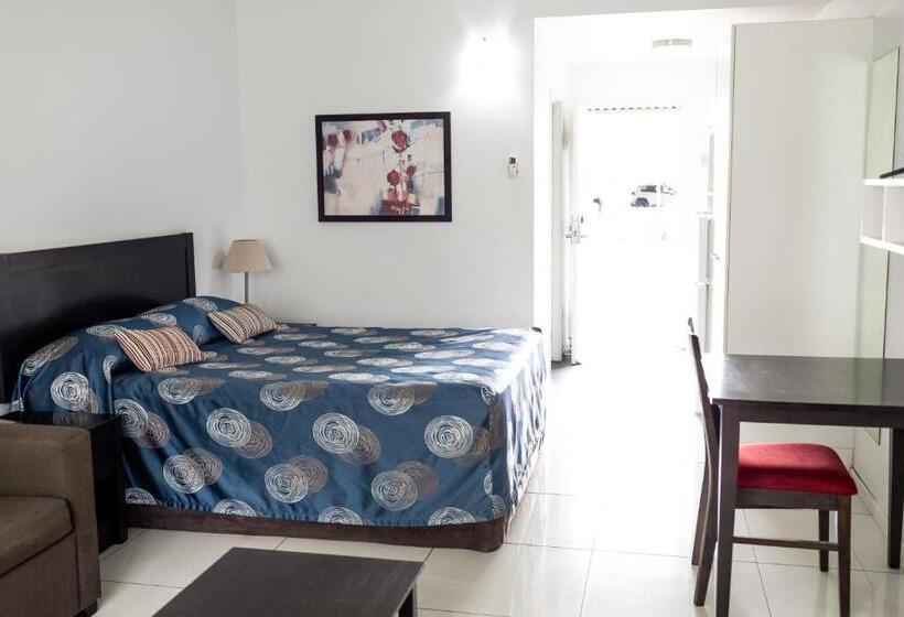 اتاق لوکس, Route 66 Motor Inn