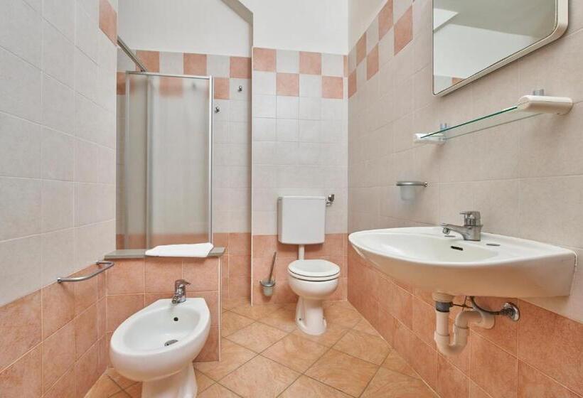 带1个卧室的带海景的公寓, Residence Reale