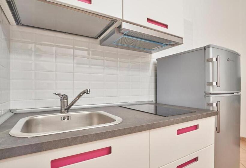 带1个卧室的带海景的公寓, Residence Reale