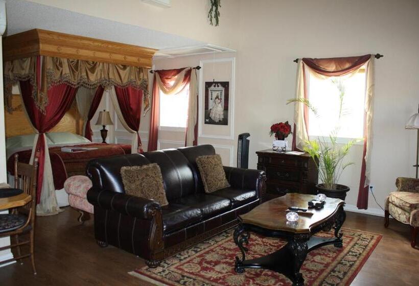 סוויטה, Woodrow House Bed & Breakfast