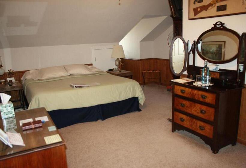 غرفة قياسية سرير كينج, Woodrow House Bed & Breakfast