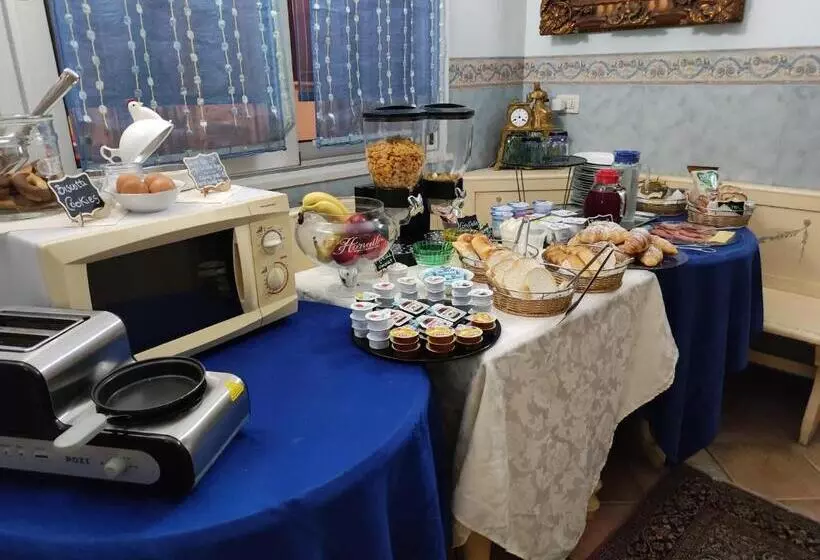 Economy Triple Room, D'elite Room & Breakfast