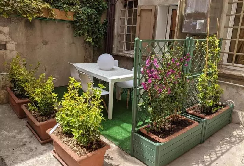 اتاق اکونومی, D'elite Room & Breakfast