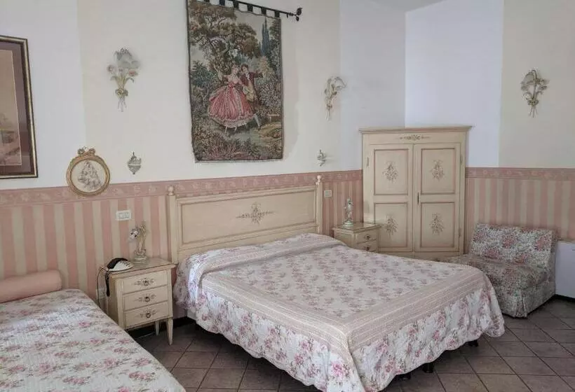 Economy Triple Room, D'elite Room & Breakfast