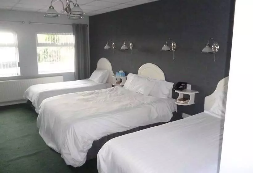 اتاق خانوادگی, 5 Corners Guest Inn