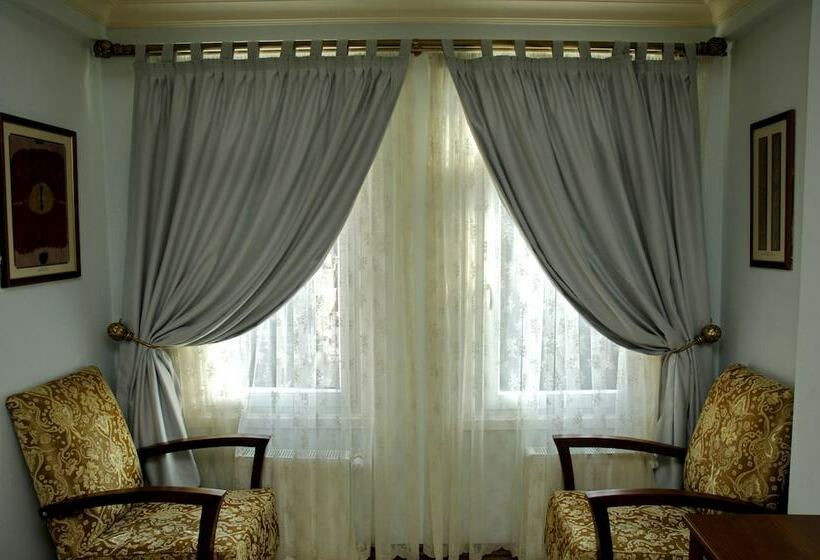 اتاق لوکس, Djem