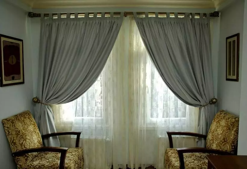 اتاق لوکس, Djem
