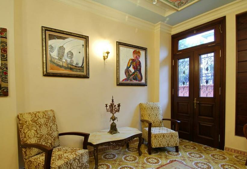 اتاق لوکس, Djem