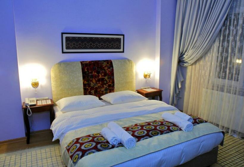 اتاق لوکس, Djem