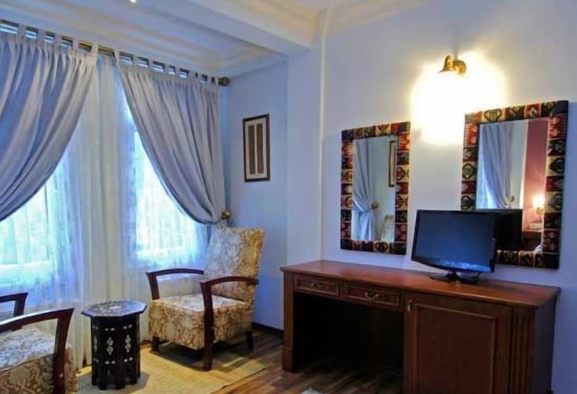 اتاق لوکس, Djem