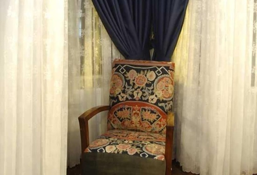 اتاق لوکس, Djem