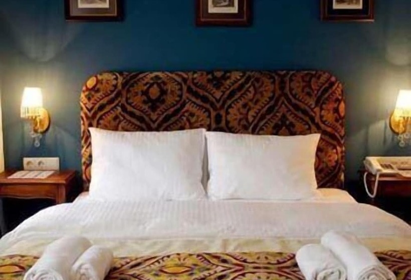 اتاق لوکس, Djem