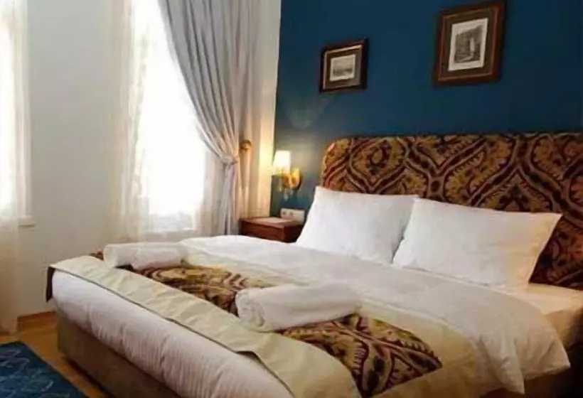 اتاق لوکس, Djem
