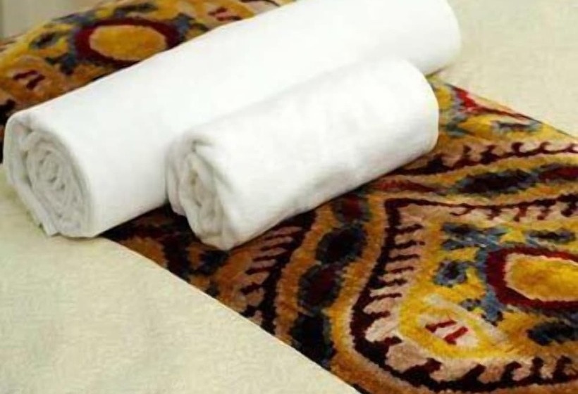 اتاق لوکس سه تخته, Djem