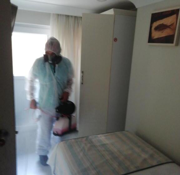 اتاق استاندارد یک نفره, Just Inn