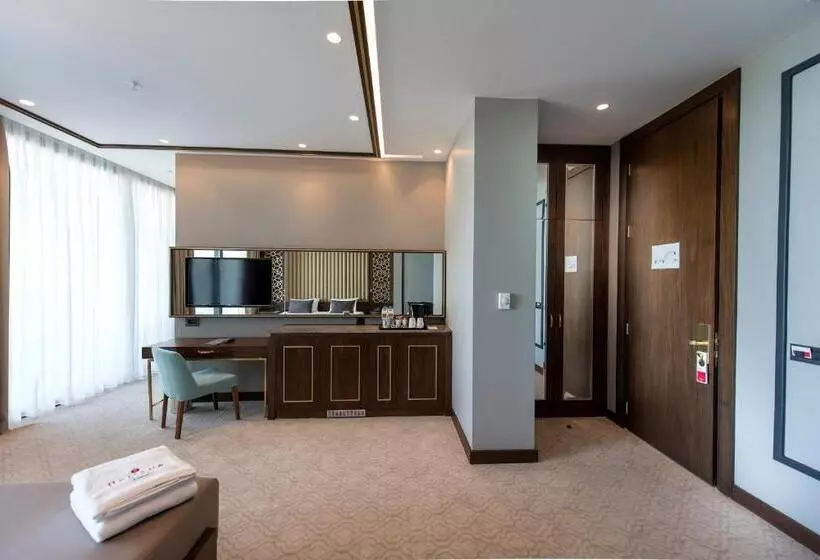 سوییت جونیور با چشم‌انداز دریا, Ramada Plaza Hotel & Spa Trabzon