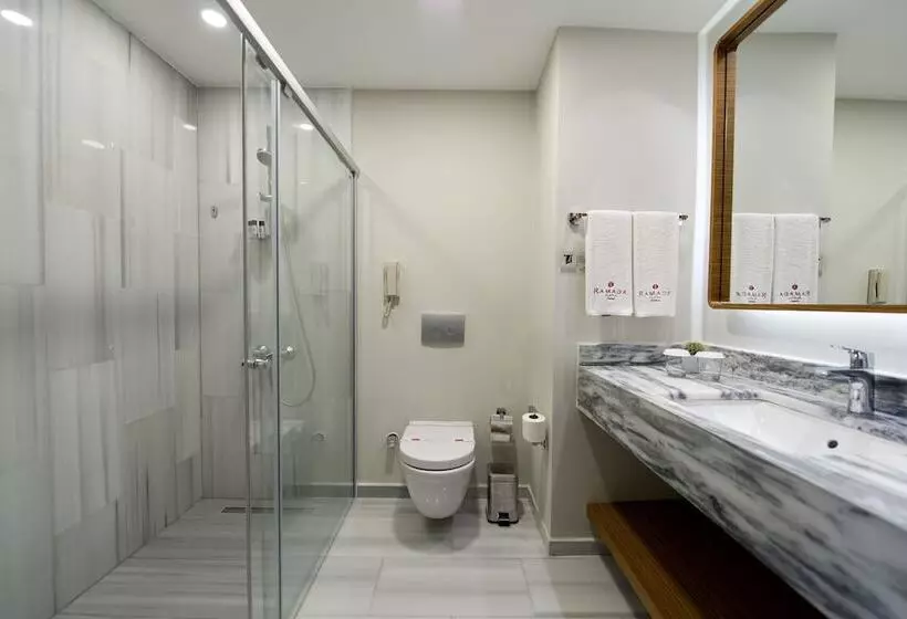 اتاق لوکس با چشم‌انداز شهر, Ramada Plaza Hotel & Spa Trabzon