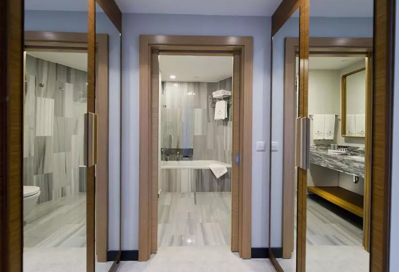 مجموعه ویستا شهر, Ramada Plaza Hotel & Spa Trabzon