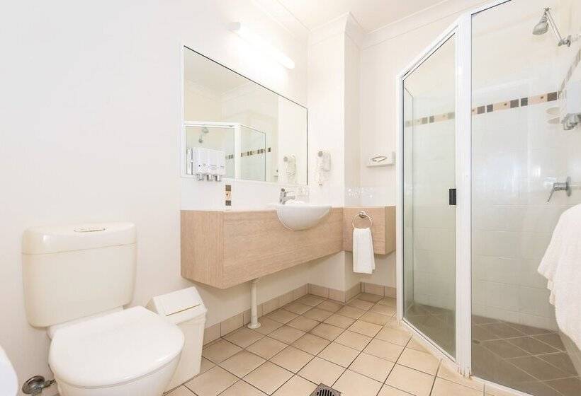 اتاق لوکس با چشمانداز استخر, Coral Cay Resort