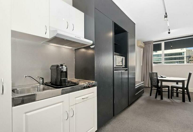 استودیوی استاندارد, Ridge Apartment