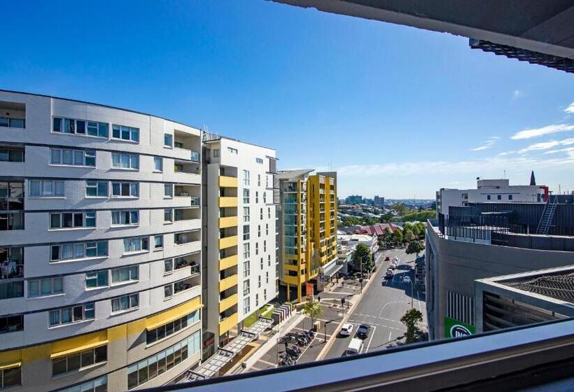 استودیوی استاندارد, Ridge Apartment