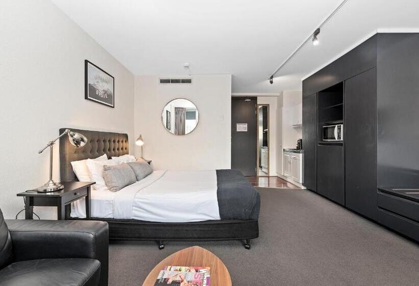 استودیوی استاندارد, Ridge Apartment