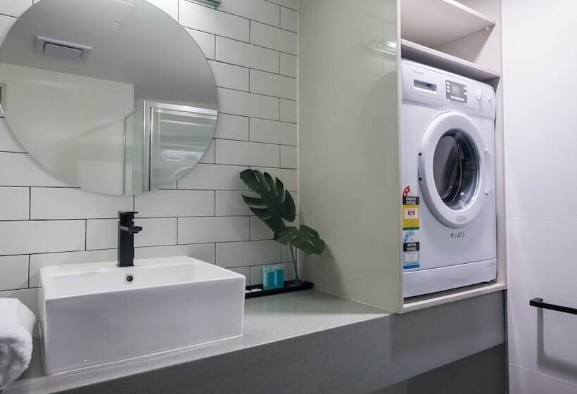 استودیو اجرایی, Ridge Apartment