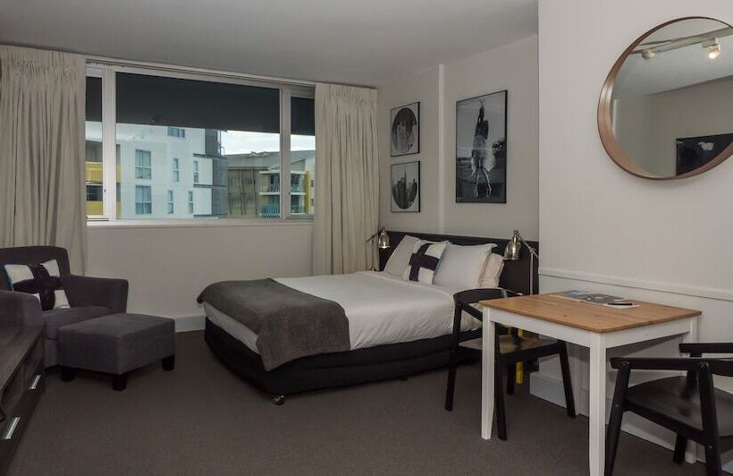 استودیوی استاندارد, Ridge Apartment