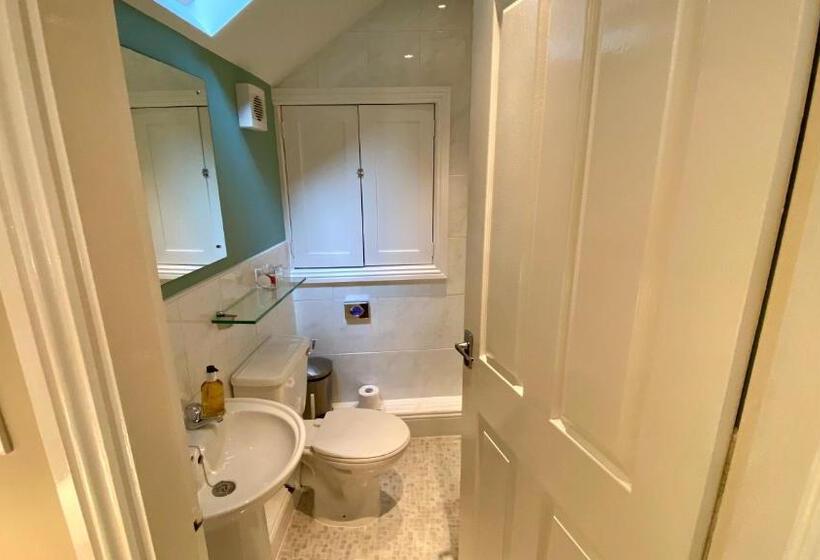 اتاق استاندارد, Tate House