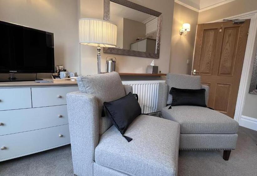 اتاق لوکس با تخت بزرگ, Tate House