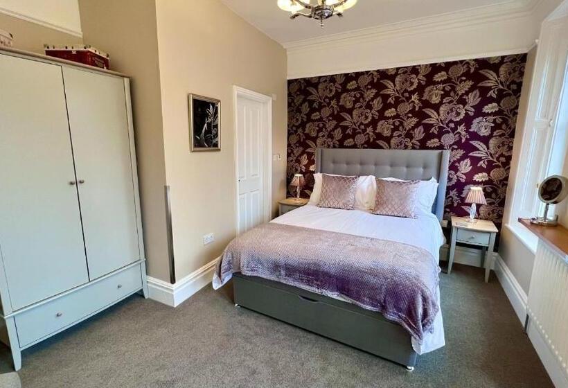 اتاق لوکس با تخت بزرگ, Tate House