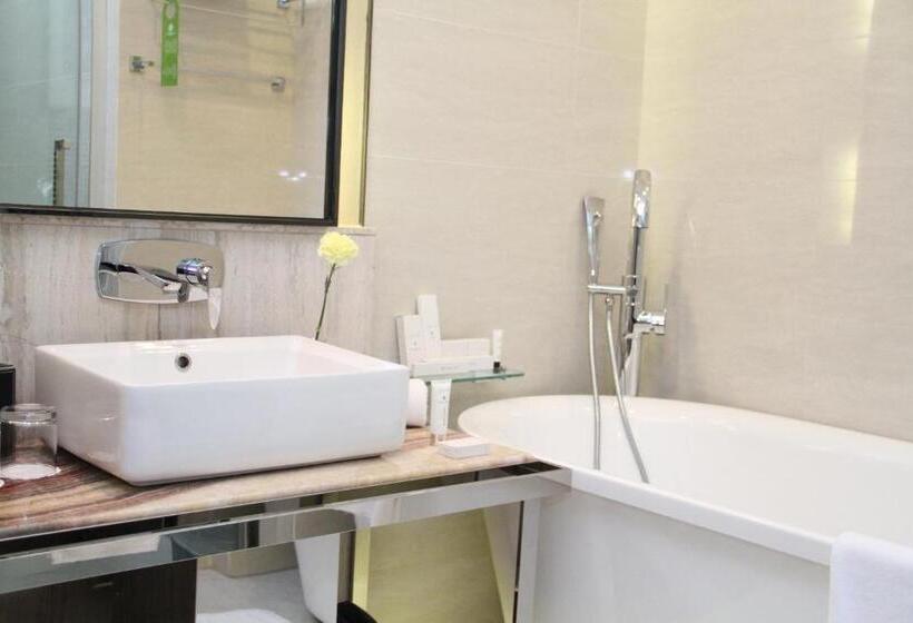 سوییت جونیور, Fleuve Congo Hotel By Blazon Hotels