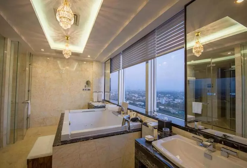 سوئیت پرزیدنت, Fleuve Congo Hotel By Blazon Hotels